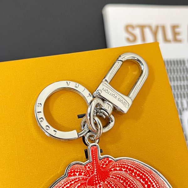 ブランドキーホルダー着用イメージ